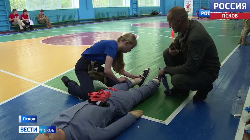 Жгут, автомат и силовые упражнения: как юнармейцы Псковской области сдают нормативы
