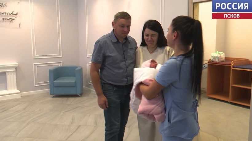 В Псковском перинатальном центре после ремонта открылась выписная комната
