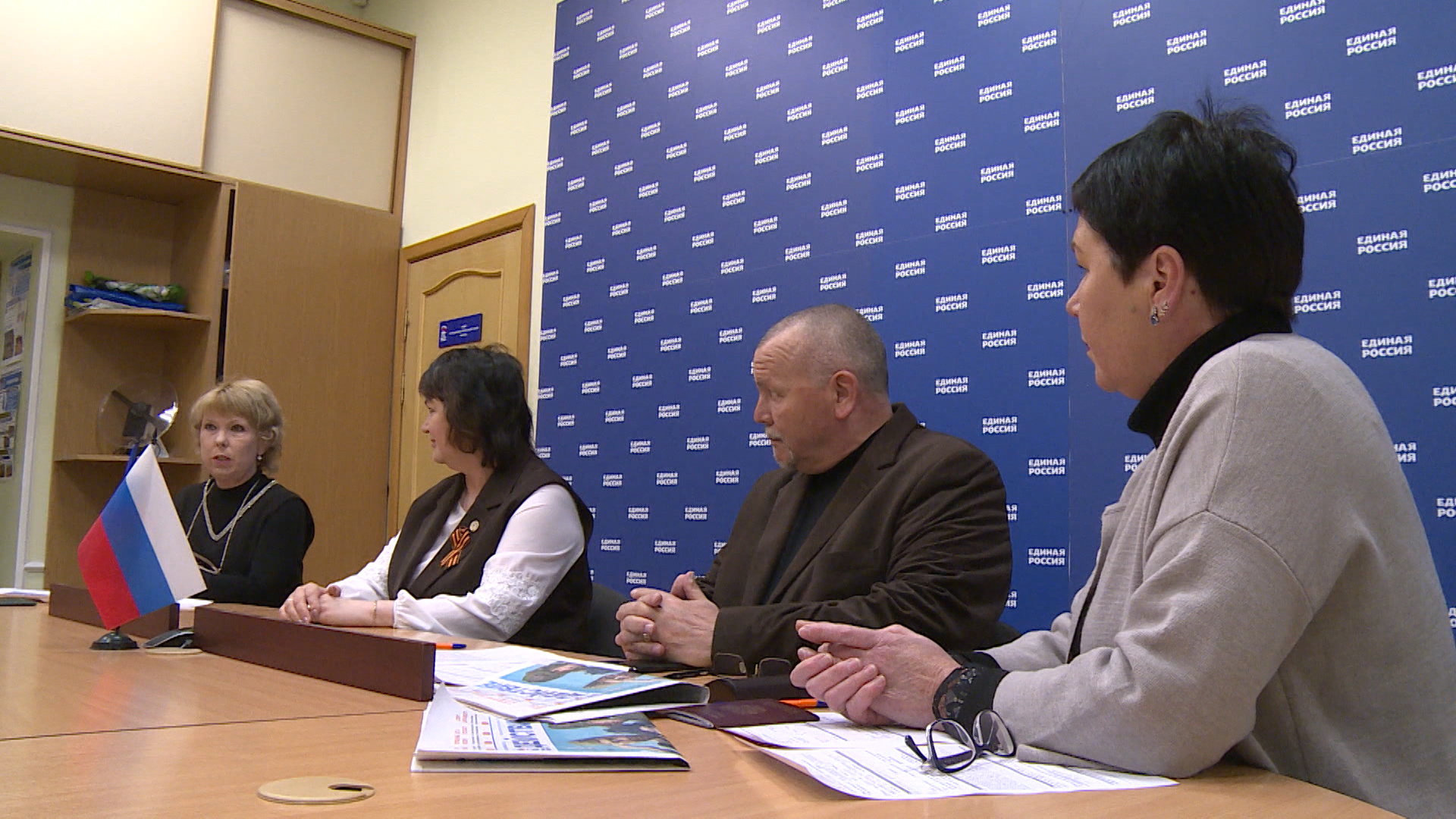 Переселенцы пополнили ряды партии "Единая Россия" на Псковщине