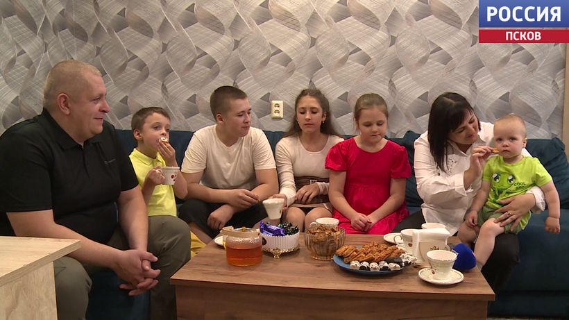 Активные семьи Псковской области приглашают к участию в региональном этапе всероссийского конкурса "Семья года"
