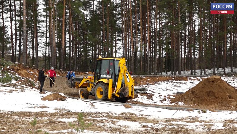 В Себежском районе благоустраивают площадку под монумент «Знамя Победы»