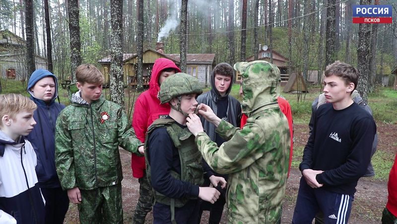 Школьники в Себежском районе прошли «Партизанскую тропу» и курс выживания