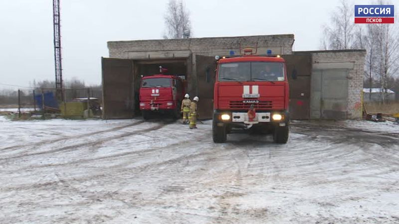 Спасатели в свой профессиональный праздник рассказали о непростой службе в Псковском аэропорту