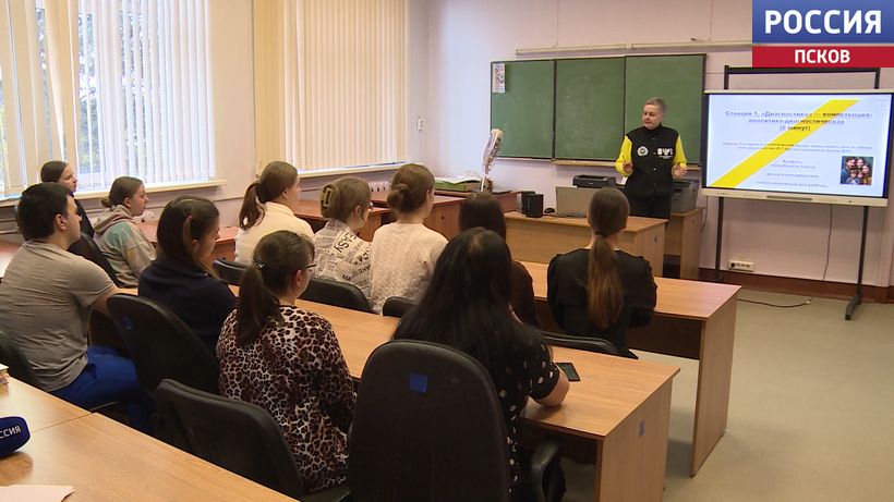 "Стала нам как родная мама": как преподаватель из Опочки покорила всероссийский конкурс