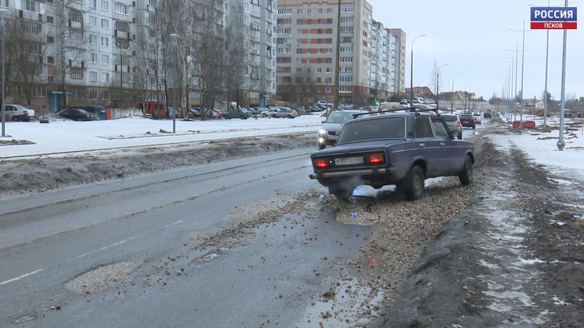 Псковичи жалуются на разбитые дороги. «Вести» с прокуратурой отправились на проблемные адреса